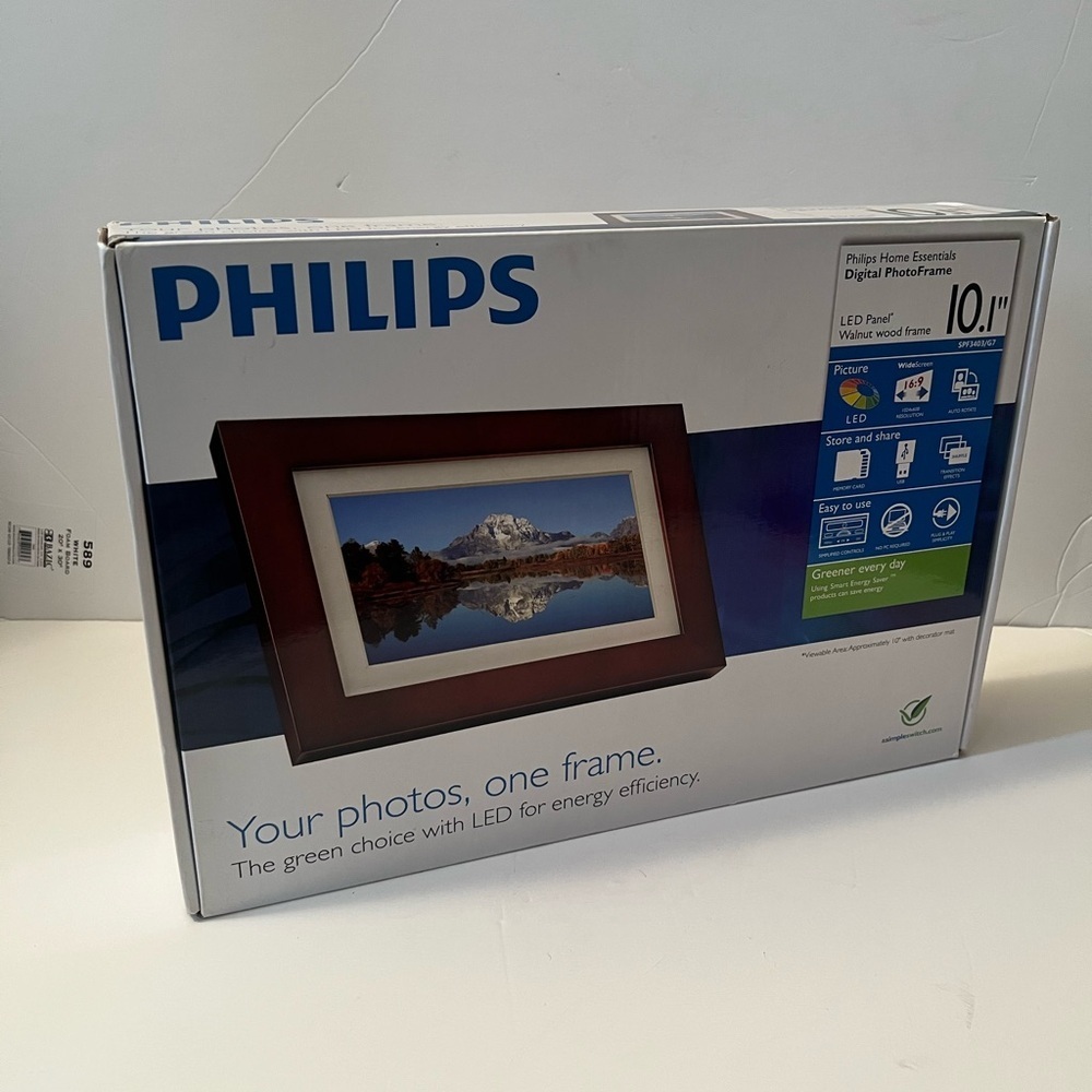 Philips Digital Photo Frame with Brown Wood Frame